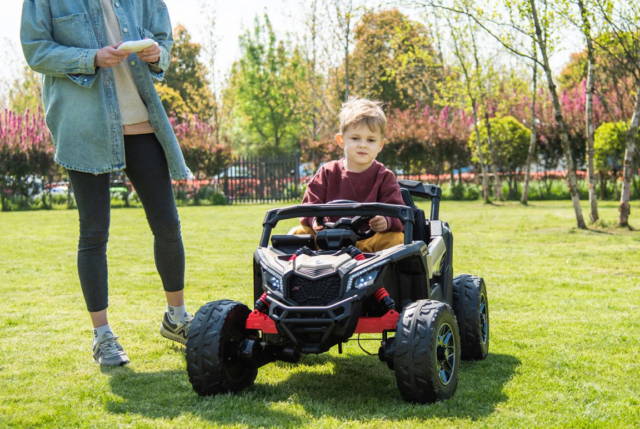 Elektrisk Can-Am Maverick UTV til børn med plads til 1 barn. Lavet på original licens fra Can-Am.