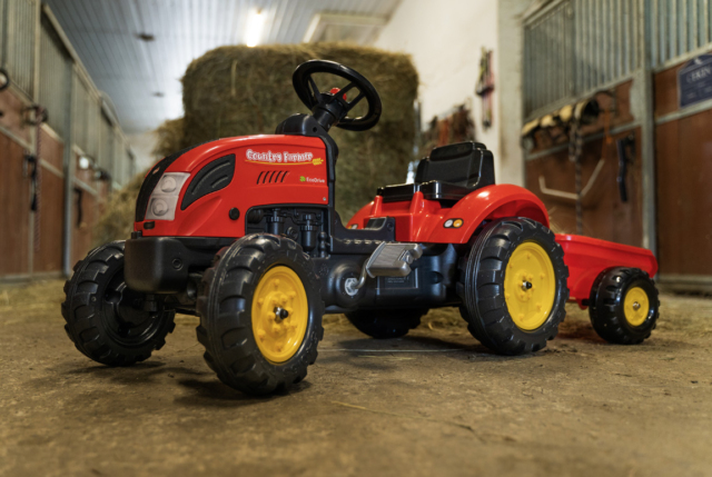 Rød Country Farmer pedaltraktor med trailer fra FALK til børn fra 2-5 år.