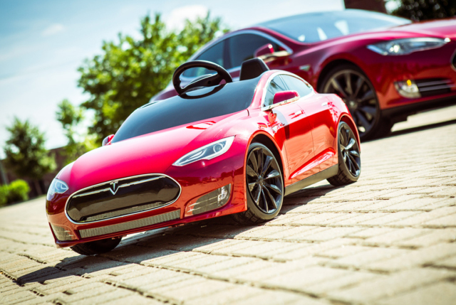 Elektrisk Rød Tesla Model S elbil til børn - Tesla til børn.