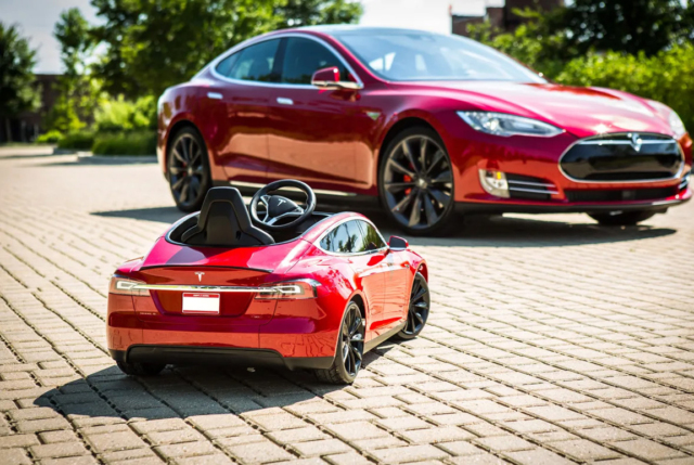 Elektrisk Rød Tesla Model S elbil til børn - Tesla til børn.