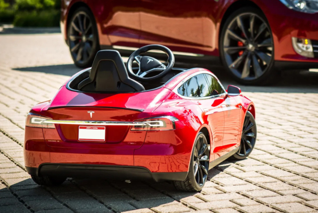 Elektrisk Rød Tesla Model S elbil til børn - Tesla til børn.