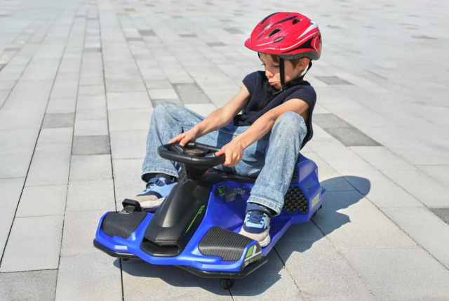 Hurtig elektrisk blå Thunder Drift Gokart 360 el-gokart til børn.