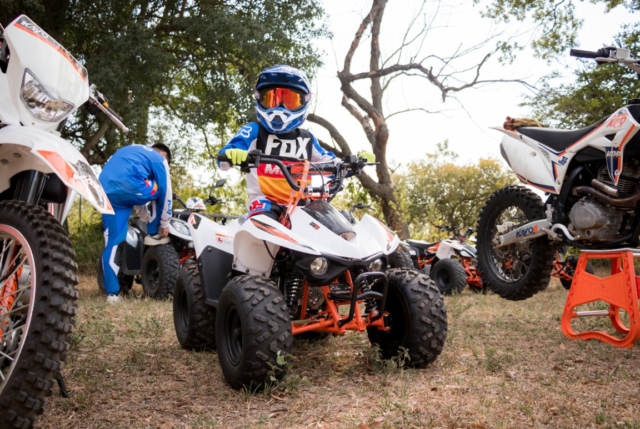 72cc Kayo AY70 Sports ATV til børn fra KayoMoto. Fuldautomatisk gear, skivebremser og bygget til offroad!