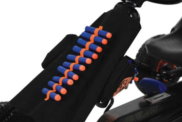 Populær Nerf Thunder Pedalgokart til børn med Nerf-blastere og skumpile.