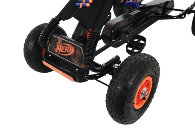 Populær Nerf Thunder Pedalgokart til børn med Nerf-blastere og skumpile.