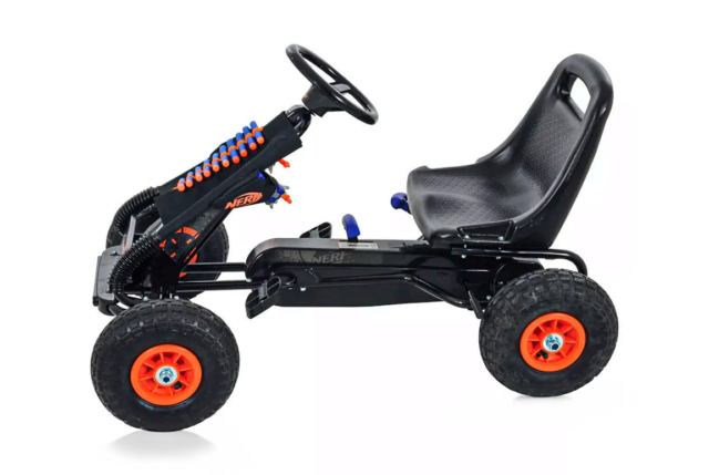 Populær Nerf Thunder Pedalgokart til børn med Nerf-blastere og skumpile.