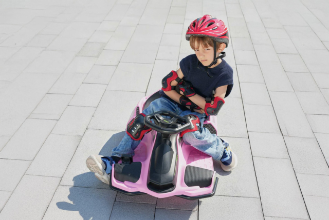 Hurtig elektrisk pink Thunder Drift Gokart 360 el-gokart til børn.
