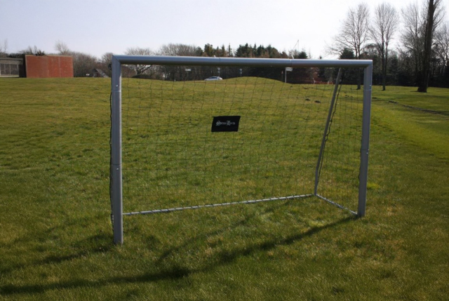 Stanlord Pro line Fodboldmål der måler 240x160cm - Galvaniseret stål med pulverlakering så det ikke ruster.
