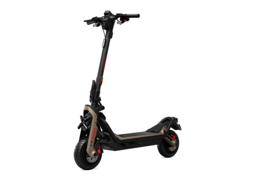 Sort/guld Segway Ninebot GT3 Pro el-løbehjul med en topfart på 80 km/t. og en rækkevidde på 138 km.