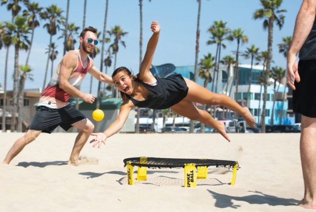 Populært Spikeball spil med net, 3 bolde, pumpe og opbevaringspose. Det sjoveste spil til haven, parken eller stranden.