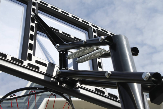 Stanlord Basketballstander PRO med justerbar højde på 230-305 cm. Én af USA's mest solgte basketstandere.