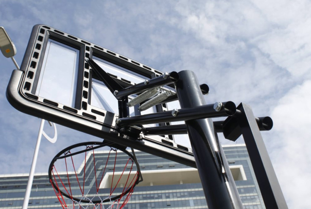 Stanlord Basketballstander PRO med justerbar højde på 230-305 cm. Én af USA's mest solgte basketstandere.