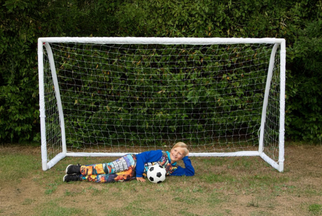 Stort og robust Stanlord PVC fodboldmål i størrelsen 275x150 cm til haven.