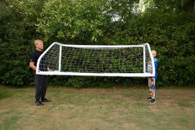 Stort og robust Stanlord PVC fodboldmål i størrelsen 275x150 cm til haven.