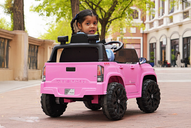 Pink Toyota Tacoma elbil til børn med 2x12V motorer, lædersæde og musikanlæg.