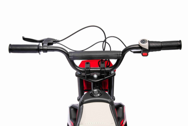 Rød Elektrisk Dirt Bike Crosser til børn på 250W, 24V batteri med en topfart på hele 22 km/t. - Fed crosser til børn og unge.