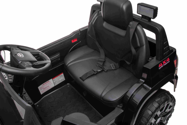 Sort Toyota Tacoma elbil til børn med 2x12V motorer, lædersæde og musikanlæg.