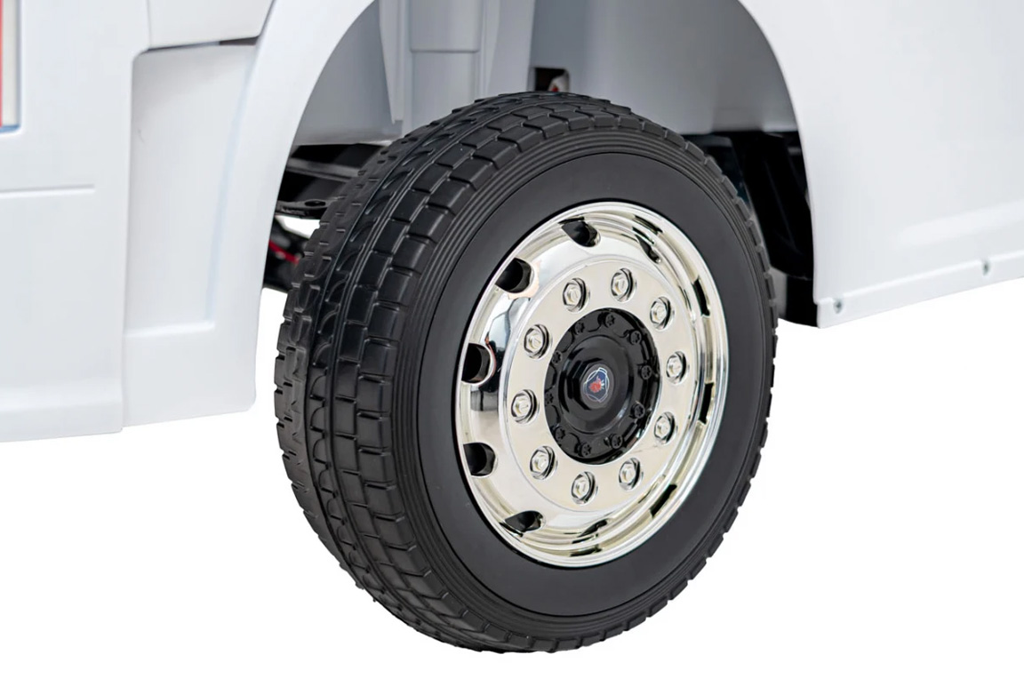 Hvid elektrisk Scania 500R Lastbil til børn med 4x12V motorer. Scania Lastbil til børn.