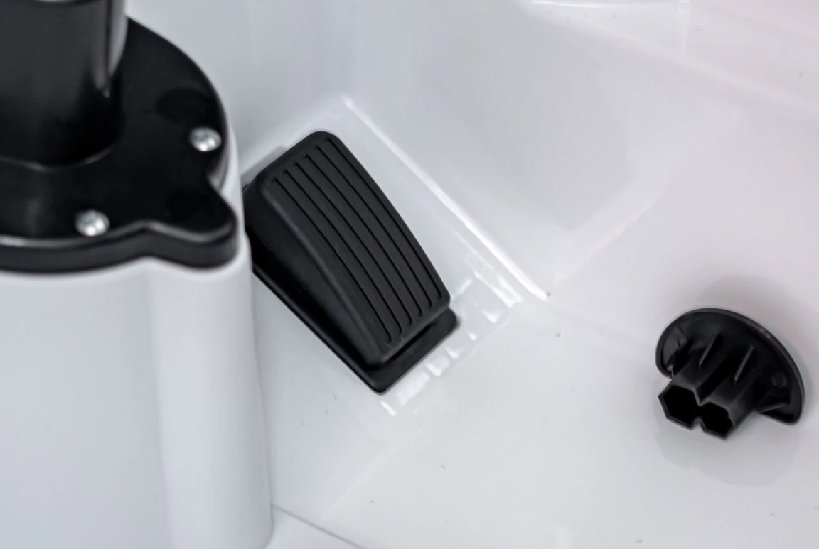 Hvid elektrisk Scania 500R Lastbil til børn med 4x12V motorer. Scania Lastbil til børn.