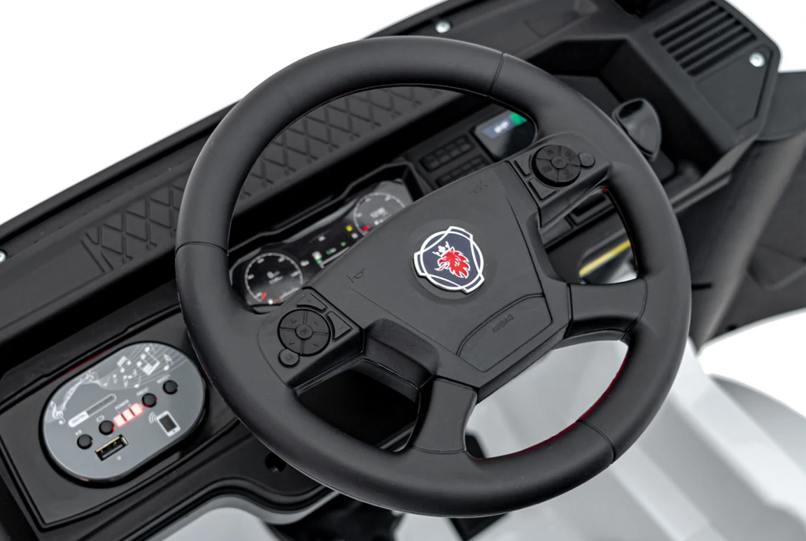 Hvid elektrisk Scania 500R Lastbil til børn med 4x12V motorer. Scania Lastbil til børn.