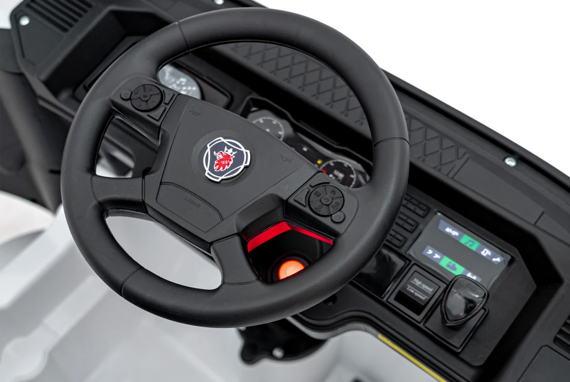 Hvid elektrisk Scania 500R Lastbil til børn med 4x12V motorer. Scania Lastbil til børn.