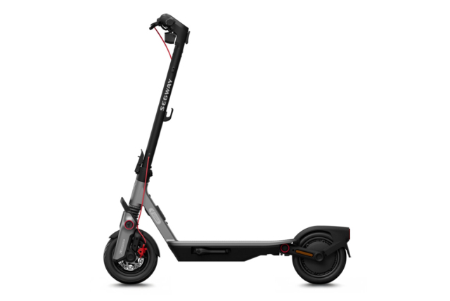 Elektrisk Segway Ninebot F3 D el-løbehjul med en topfart på 20 km/t. og en rækkevidde på 70 km.