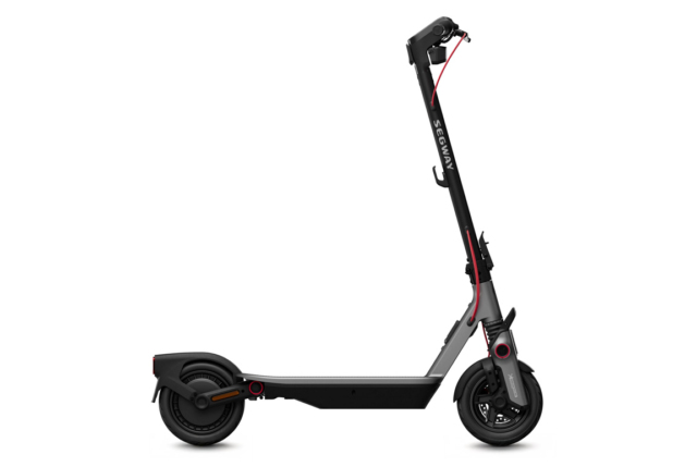 Elektrisk Segway Ninebot F3 D el-løbehjul med en topfart på 20 km/t. og en rækkevidde på 70 km.