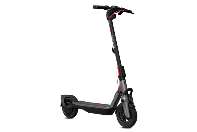 Elektrisk Segway Ninebot F3 D el-løbehjul med en topfart på 20 km/t. og en rækkevidde på 70 km.