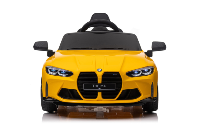 Gul BMW M4 Competition elbil ti l børn med lædersæde, 2x12V motorer, EVA-gummihjul og musikanlæg.