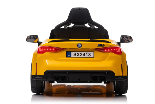 Gul BMW M4 Competition elbil ti l børn med lædersæde, 2x12V motorer, EVA-gummihjul og musikanlæg.