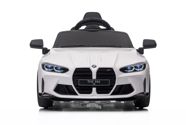 Hvid BMW M4 Competition elbil ti l børn med lædersæde, 2x12V motorer, EVA-gummihjul og musikanlæg.