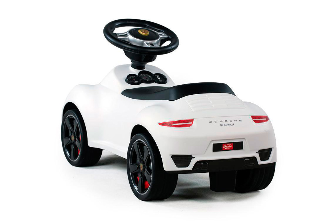 Hvid Porsche 911 Turbo S gåbil til børn fra kendte Rastar.