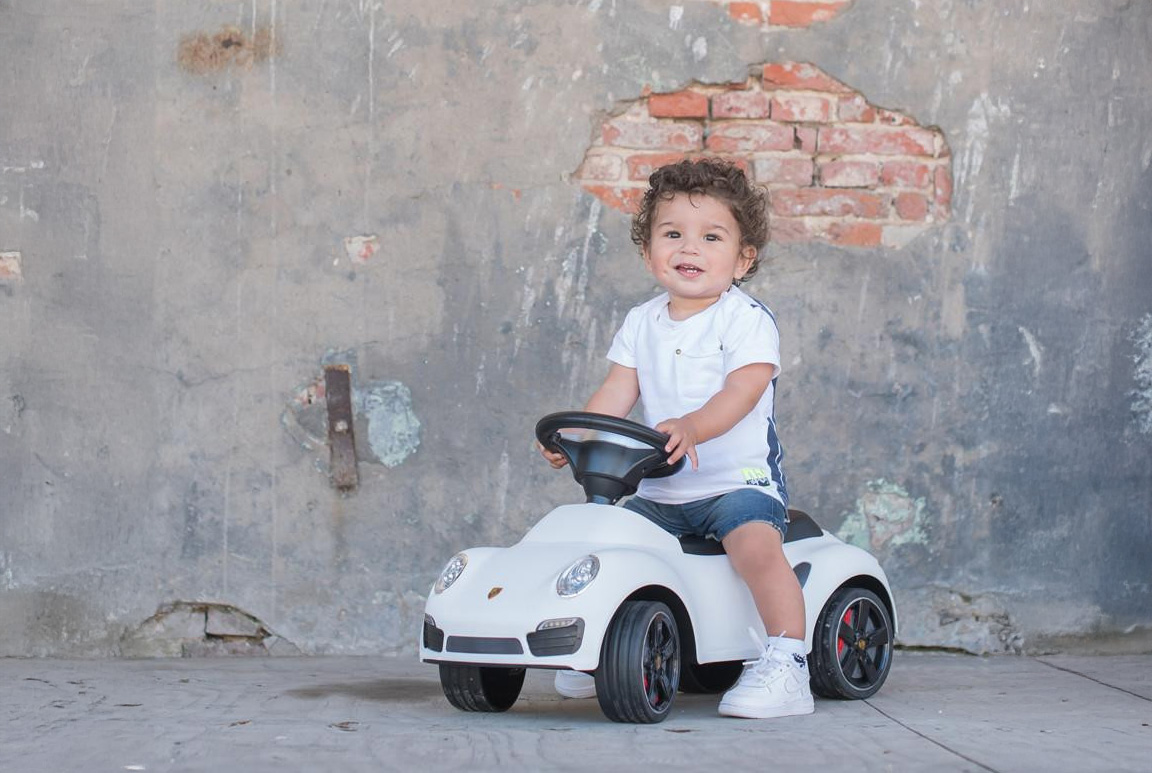 Hvid Porsche 911 Turbo S gåbil til børn fra kendte Rastar.