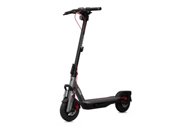 Elektrisk Segway Ninebot F3 Pro E el-løbehjul med en topfart på 25 km/t. og en rækkevidde på 70 km.