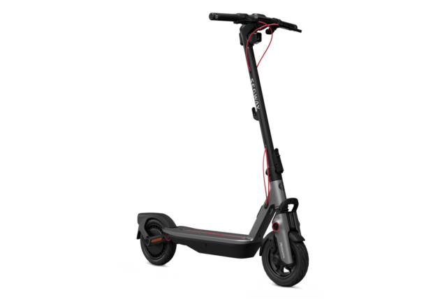 Elektrisk Segway Ninebot F3 Pro E el-løbehjul med en topfart på 25 km/t. og en rækkevidde på 70 km.