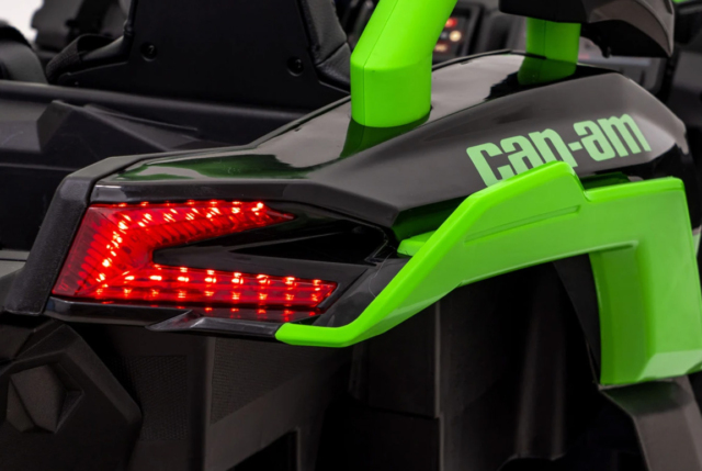Opgraderet grøn Can-Am Maverick X3 PRO UTV til 2 børn, 2x320W Silent motor