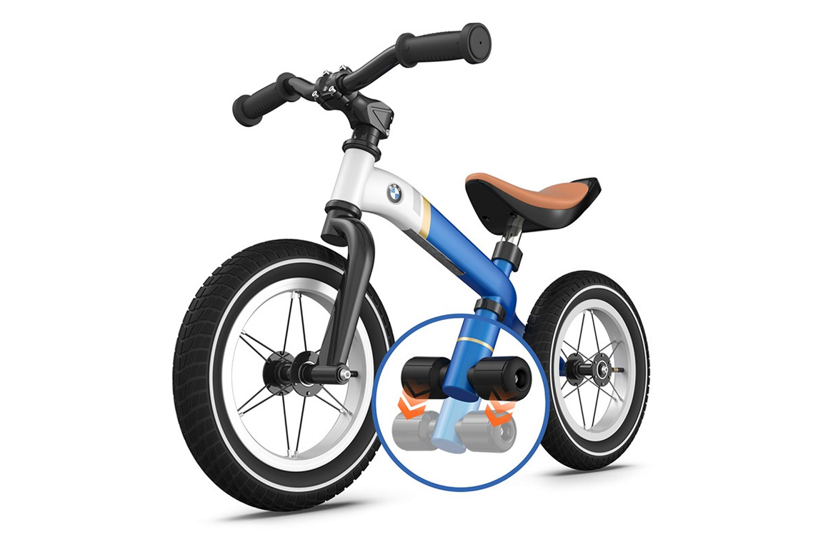 Blå 12" BMW løbecykel til børn fra 2-5 år. Den perfekte løbe- og balancecykel til fartglade børn.