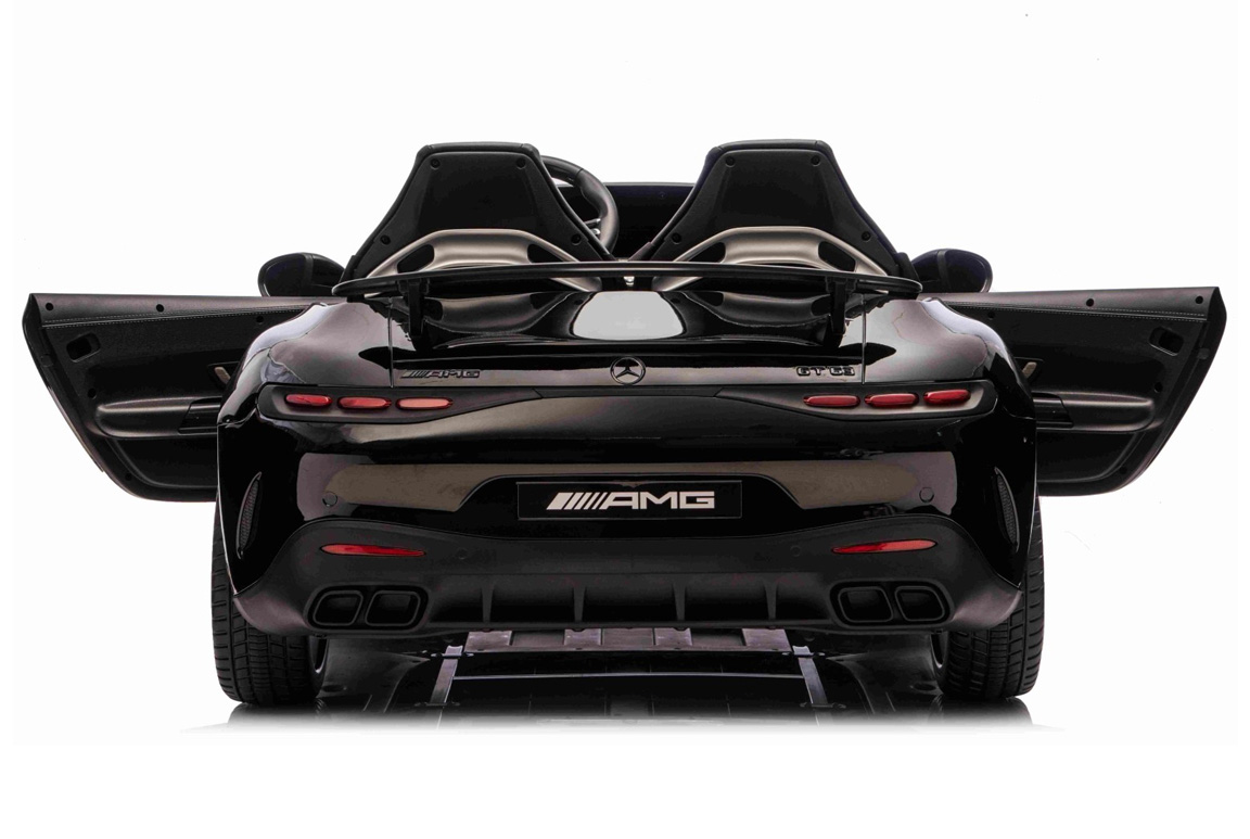 Eksklusiv sort Mercedes GT63 AMG Sportsvogn til børn, 4x200W motorer og lithiumbatteri. Plads til 2 børn.