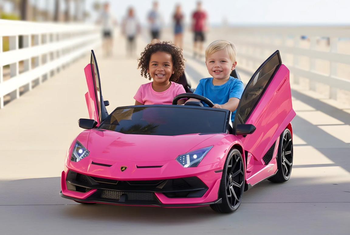 Elektrisk pink Lamborghini Aventador SVJ Drifter til børn med indbygget driftfunktion, topfart på 15 km/t, kraftige 2x24V motorer, opgraderet lithiumbatteri, LED-lys og officiel Lamborghini-licens – en af markedets vildeste elbiler til børn.